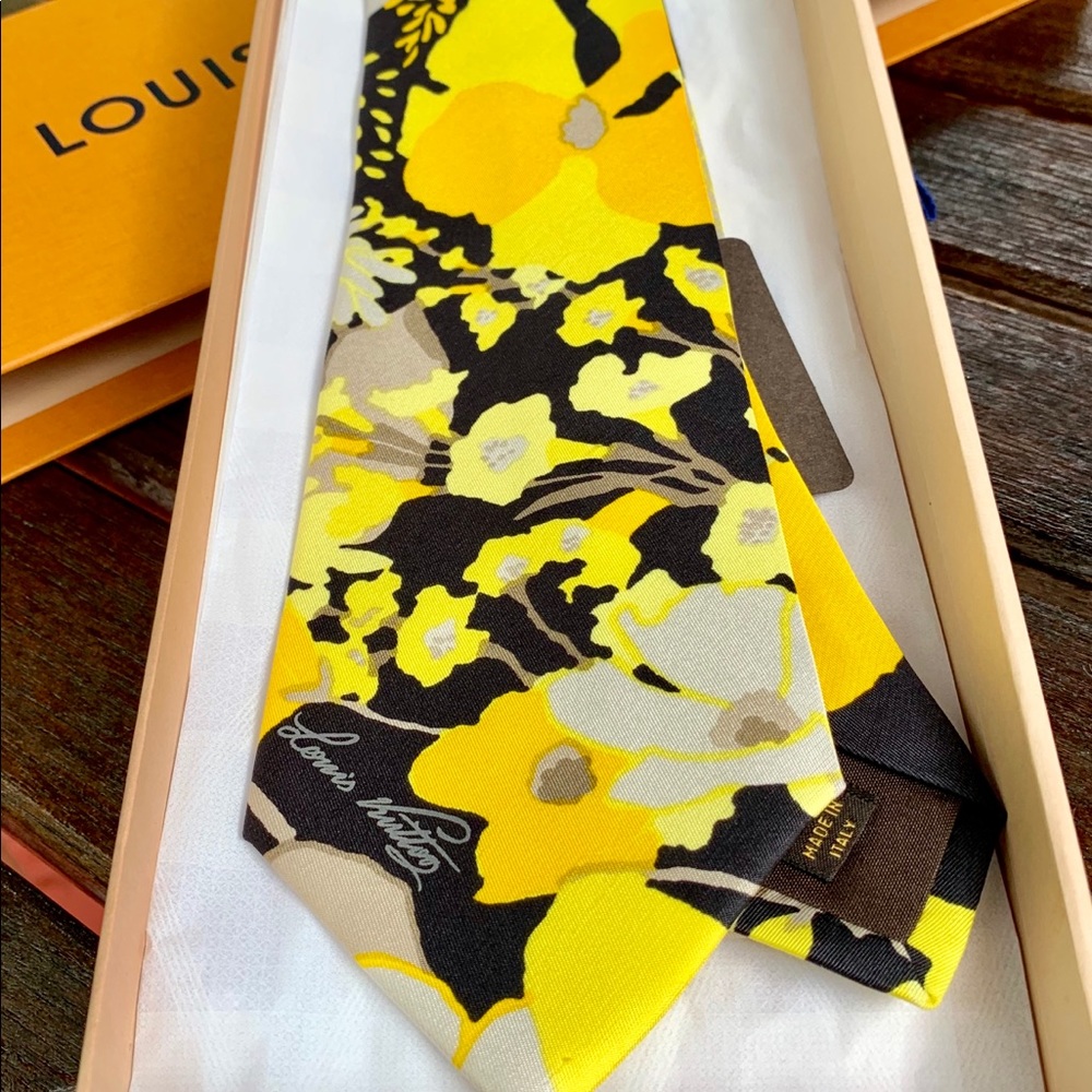 🌴VIBRANT🌴🆕🌼💯🔥LOUIS VUITTON LIMITED BLK YELLOW FLORAL VIBES MOTIF TIE🔥 - Picture 9 of 17